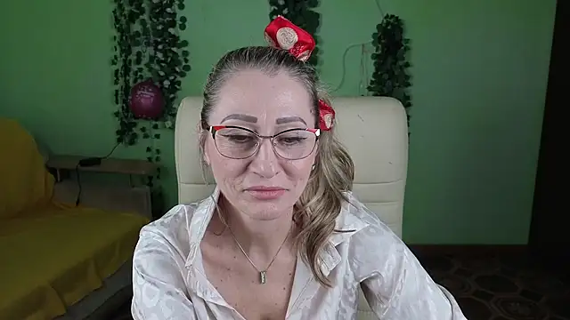 Snapshot of Habibi_Honeyy chatting on 7, 10, 2025 Habibi Honeyy online show from 7, 10, 2025