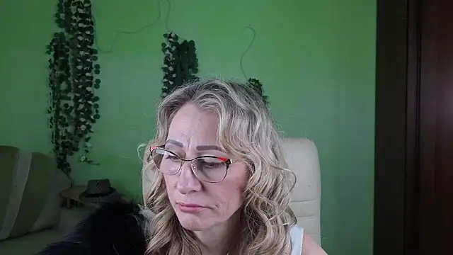 Snapshot of Habibi_Honeyy chatting on 15, 10, 2025 Habibi Honeyy online show from 15, 10, 2025