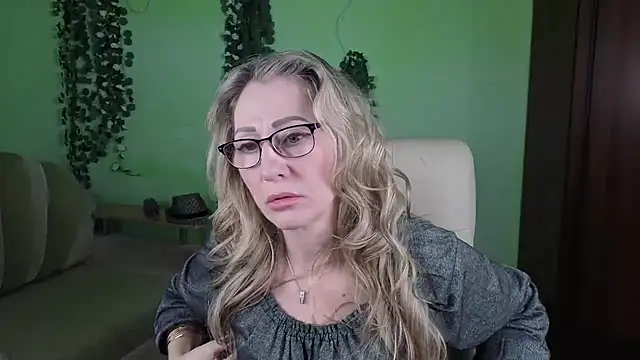 Snapshot of Habibi_Honeyy chatting on 17, 10, 2025 Habibi Honeyy online show from 17, 10, 2025