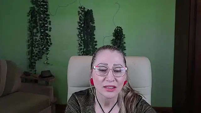 Snapshot of Habibi_Honeyy chatting on 19, 10, 2025 Habibi Honeyy online show from 19, 10, 2025