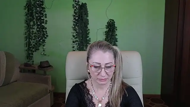 Snapshot of Habibi_Honeyy chatting on 7, 11, 2025 Habibi Honeyy online show from 7, 11, 2025