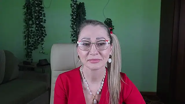 Snapshot of Habibi_Honeyy chatting on 8, 11, 2025 Habibi Honeyy online show from 8, 11, 2025