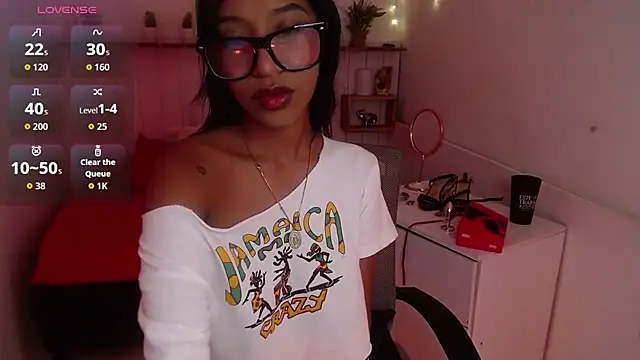 Snapshot of LeilaEbony chatting on 17, 9, 2025 LeilaEbony online show from 17, 9, 2025