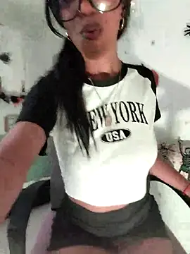 Snapshot of LeilaEbony chatting on 14, 10, 2025 LeilaEbony online show from 14, 10, 2025