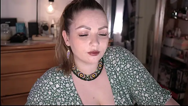 Snapshot of marrygrayes chatting on 17, 6, 2026 marrygrayes online show from 17, 6, 2026