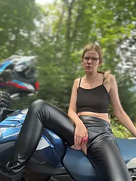 Snapshot of Bikergirl_97 chatting on 17, 7, 2026 Bikergirl 97 online show from 17, 7, 2026
