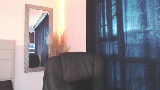 Snapshot of Anna_belly chatting on 8, 9, 2025 Anna belly online show from 8, 9, 2025