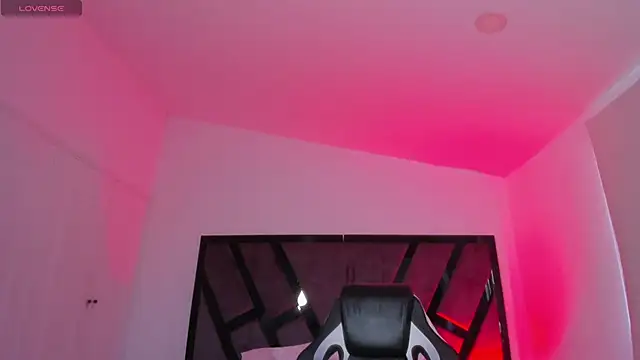 Snapshot of MarilynDupont chatting on 28, 10, 2025 MarilynDupont online show from 28, 10, 2025