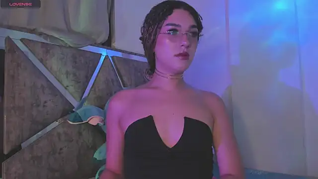 Snapshot of MarilynDupont chatting on 6, 11, 2025 MarilynDupont online show from 6, 11, 2025