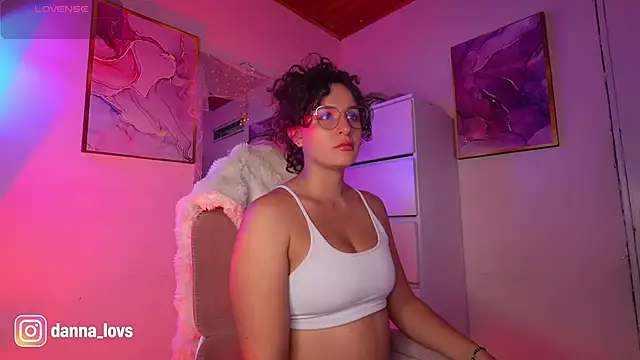 Dannaa Lovs online show from 13, 5, 2026