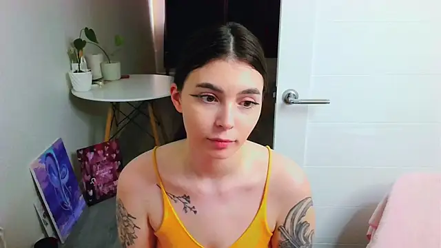 Snapshot of peachyness chatting on 5, 8, 2026 peachyness online show from 5, 8, 2026