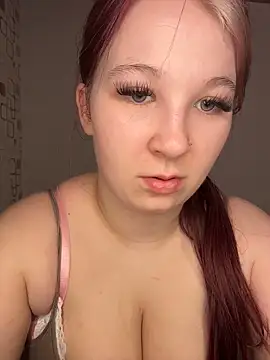 SweetTeenGirl online show from 13, 4, 2026