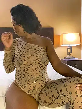 Snapshot of StaciDiamond chatting on 5, 10, 2025 StaciDiamond online show from 5, 10, 2025