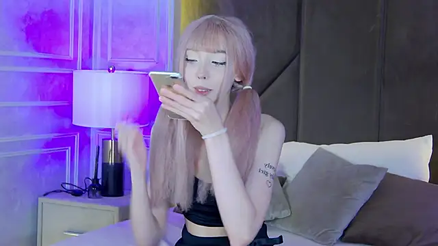 Evelyn Neal online show from 7, 10, 2025