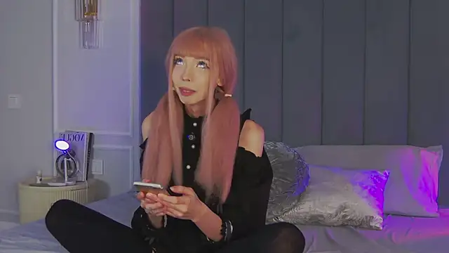 Evelyn Neal online show from 8, 10, 2025