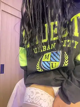 Lia  1 online show from 18, 9, 2025