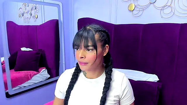 Snapshot of EmmaEbony_ chatting on 14, 11, 2025 EmmaEbony online show from 14, 11, 2025