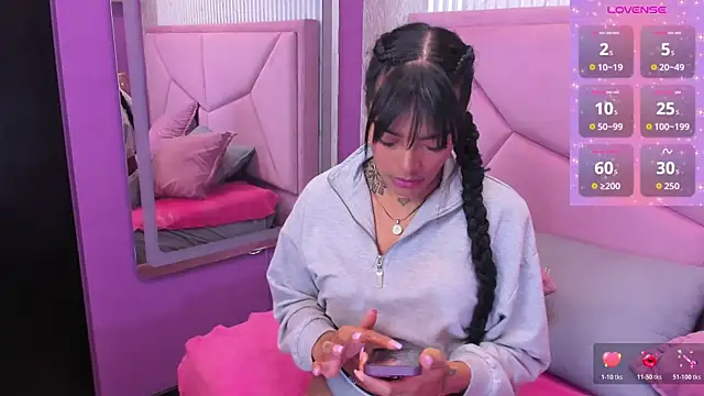 Snapshot of EmmaEbony_ chatting on 25, 11, 2025 EmmaEbony online show from 25, 11, 2025