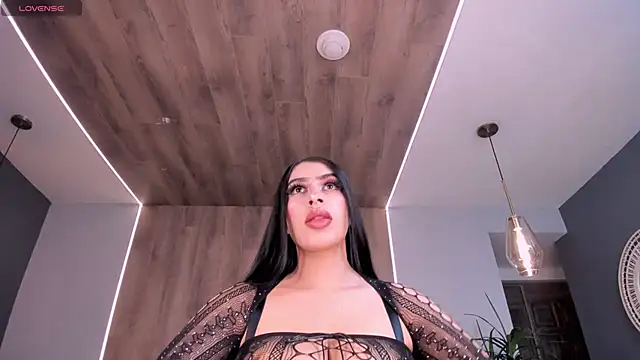 Snapshot of LeahLombardi_ chatting on 28, 11, 2025 LeahLombardi online show from 28, 11, 2025