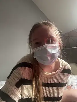 hazel wood21 online show from 31, 3, 2026