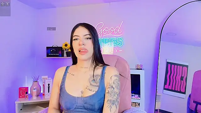 Snapshot of Alice_Vixen chatting on 15, 5, 2026 Alice Vixen online show from 15, 5, 2026