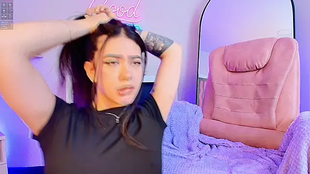 Snapshot of Alice_Vixen chatting on 3, 6, 2026 Alice Vixen online show from 3, 6, 2026