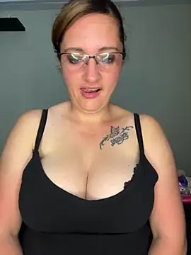 Snapshot of XADICTIVEX chatting on 5, 10, 2025 XADICTIVEX online show from 5, 10, 2025
