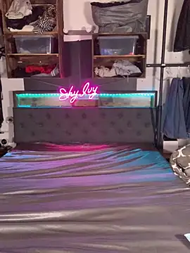 Shy Ivy online show from 13, 10, 2025