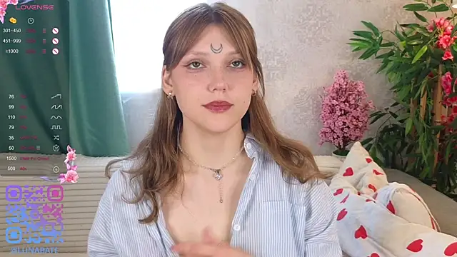 Snapshot of Lunabate chatting on 10, 10, 2025 Lunabate online show from 10, 10, 2025