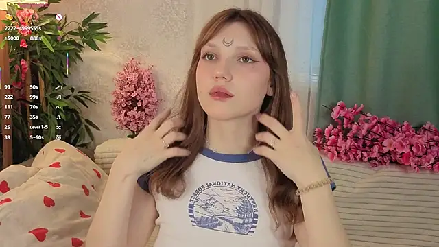 Snapshot of Lunabate chatting on 7, 11, 2025 Lunabate online show from 7, 11, 2025