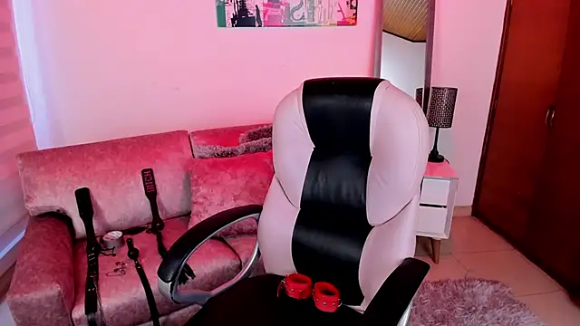 Lucie Harper online show from 28, 9, 2025