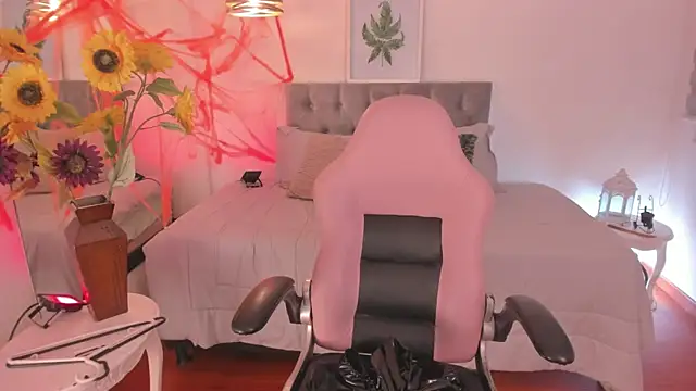 Lucie Harper online show from 10, 10, 2025