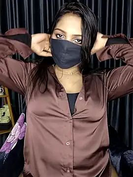 Webrowncouple online show from 6, 10, 2025