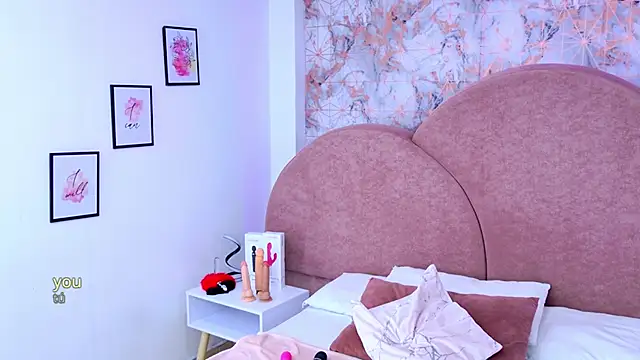 Snapshot of RavenGloomy chatting on 10, 11, 2025 RavenGloomy online show from 10, 11, 2025