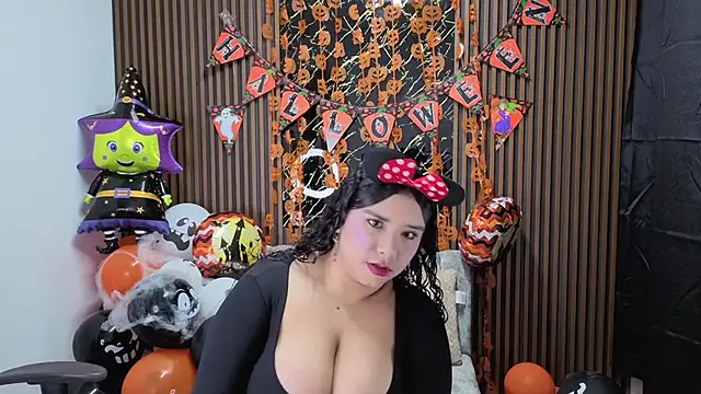 Emy topless online show from 28, 10, 2025