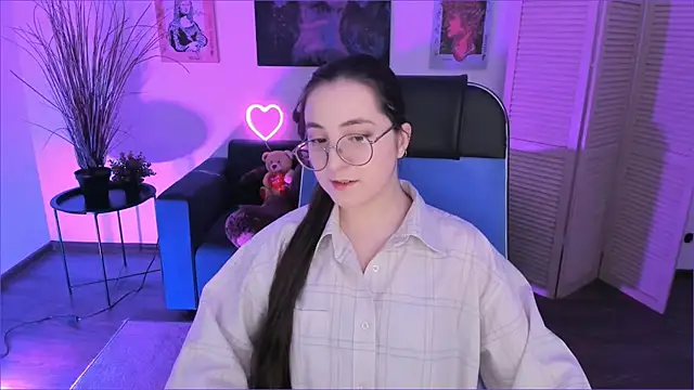 Snapshot of VirtuallVoyant chatting on 5, 12, 2025 VirtuallVoyant online show from 5, 12, 2025