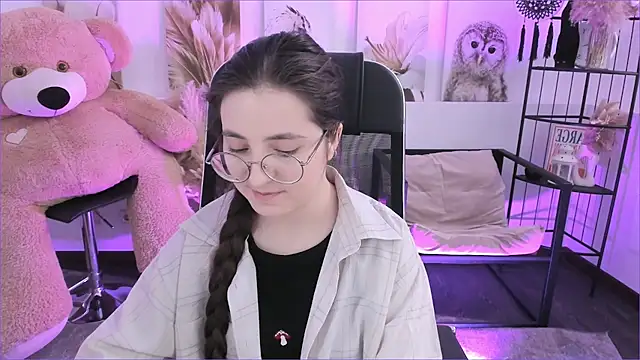 Snapshot of VirtuallVoyant chatting on 18, 12, 2025 VirtuallVoyant online show from 18, 12, 2025