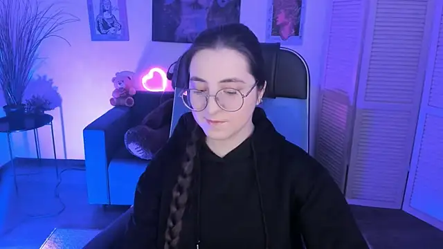 Snapshot of VirtuallVoyant chatting on 23, 12, 2025 VirtuallVoyant online show from 23, 12, 2025