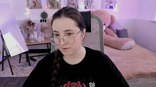 Snapshot of VirtuallVoyant chatting on 4, 3, 2026 VirtuallVoyant online show from 4, 3, 2026