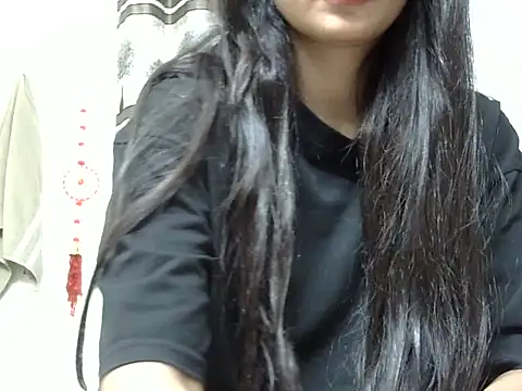 Snapshot of SURBHI_08 chatting on 4, 11, 2025 SURBHI 08 online show from 4, 11, 2025