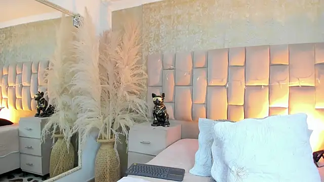 cloesummerr  online show from 22, 12, 2025