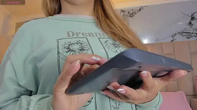 cloesummerr  online show from 25, 3, 2026