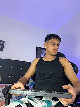 Snapshot of Luke_Stone chatting on 24, 10, 2025 Luke Stone online show from 24, 10, 2025