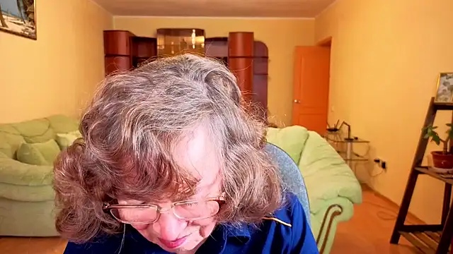 Betty Brick online show from 2, 12, 2025