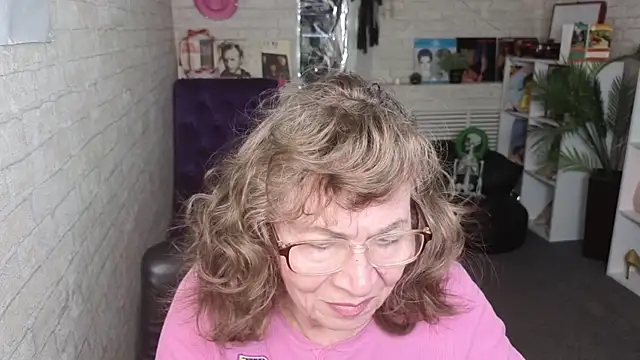 Snapshot of Betty_Brick chatting on 16, 4, 2026 Betty Brick online show from 16, 4, 2026