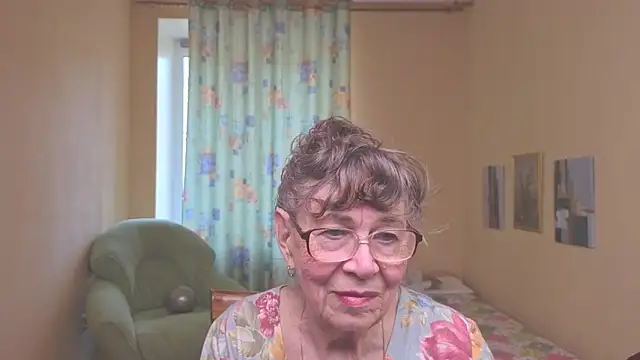 Snapshot of Betty_Brick chatting on 2, 5, 2026 Betty Brick online show from 2, 5, 2026