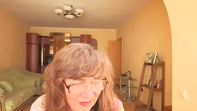 Snapshot of Betty_Brick chatting on 4, 5, 2026 Betty Brick online show from 4, 5, 2026