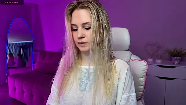 Sofia Kenwood online show from 4, 4, 2026