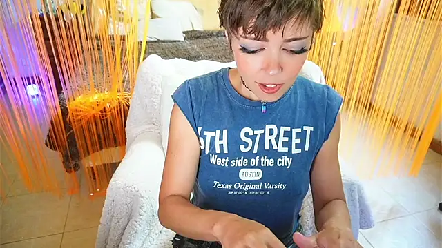 Snapshot of FantasticSonya chatting on 17, 11, 2025 FantasticSonya online show from 17, 11, 2025