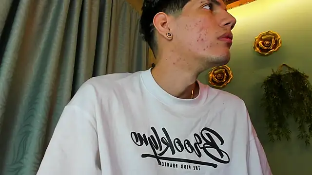 Snapshot of david_huge chatting on 23, 9, 2025 david huge online show from 23, 9, 2025